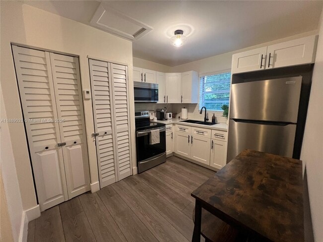 3102 SW 10th St in Miami, FL - Building Photo - Building Photo