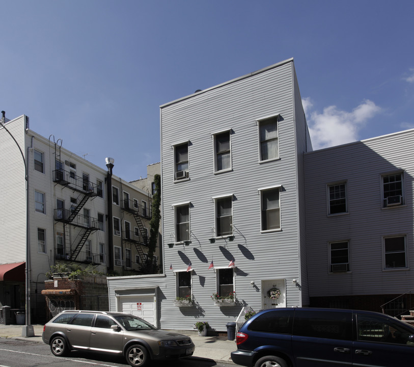 317 Manhattan Ave in Brooklyn, NY - Building Photo