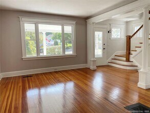25 Lincoln St in Westport, CT - Building Photo - Building Photo