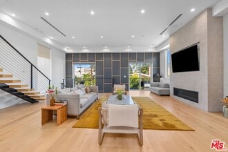 656 California Ave in Los Angeles, CA - Building Photo - Building Photo