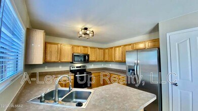 721 W Flaming Arrow Dr in Green Valley, AZ - Building Photo - Building Photo