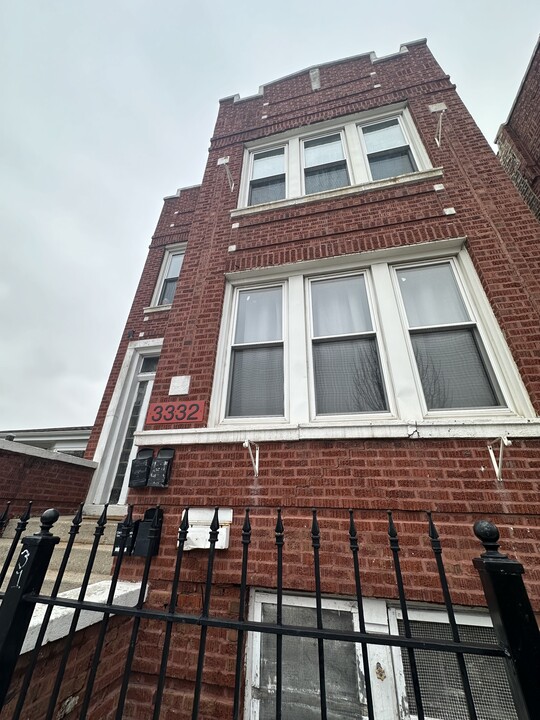 3332 W 38th St, Unit 2F in Chicago, IL - Building Photo