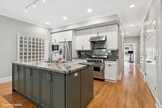 2027 N HOWE St in Chicago, IL - Building Photo - Building Photo