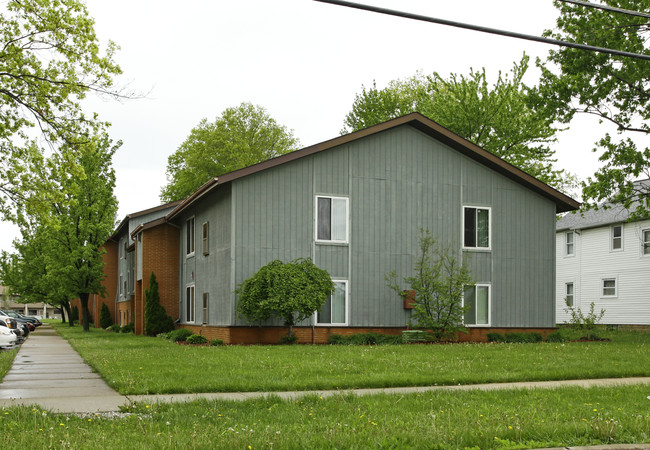 Eastview Meadows in Eastlake, OH - Building Photo - Building Photo