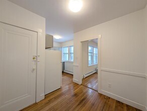 31 College Ave, Unit 4 in Somerville, MA - Foto de edificio - Building Photo