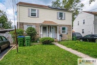 120 MacArthur Dr in Edison, NJ - Building Photo - Building Photo