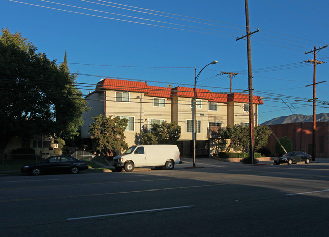 315 W Alameda Ave in Burbank, CA - Building Photo - Building Photo