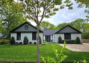 10 Hampton St in Westhampton Beach, NY - Building Photo