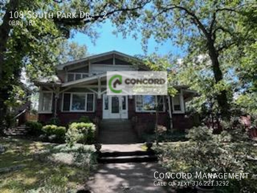 108 S Park Dr in Greensboro, NC - Building Photo