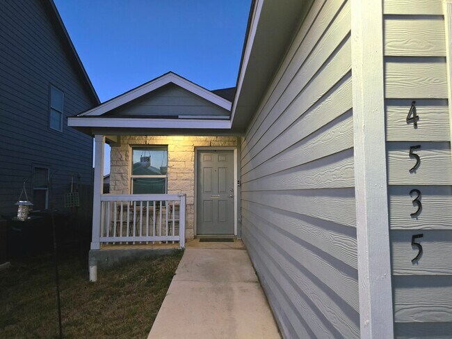 4535 Glades Wy in San Antonio, TX - Building Photo - Building Photo
