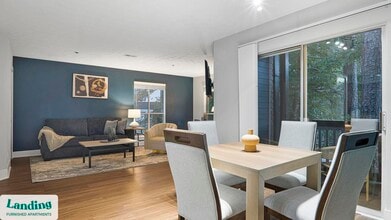 2000 E Lake Pkwy in Marietta, GA - Foto de edificio - Building Photo