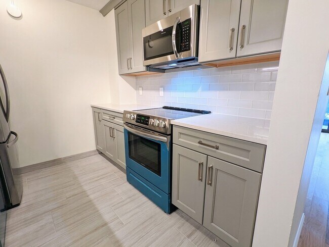 1580 Massachusetts Ave, Unit 7D in Cambridge, MA - Foto de edificio - Building Photo