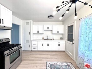 1540 W 60th St in Los Angeles, CA - Building Photo - Building Photo