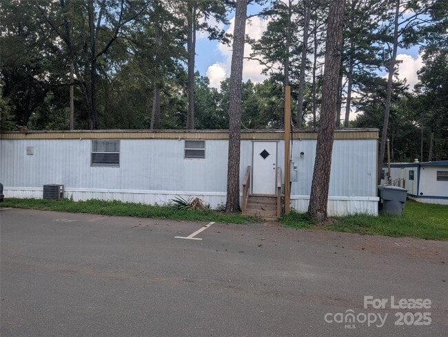 6028 McDaniel Ln in Charlotte, NC - Building Photo - Building Photo