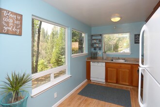 Berryhill in Grass Valley, CA - Building Photo - Interior Photo