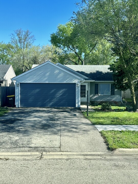 1715 Overdene Ave in Rockford, IL - Foto de edificio