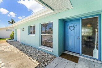 5329 Cortez Ct in Cape Coral, FL - Foto de edificio - Building Photo