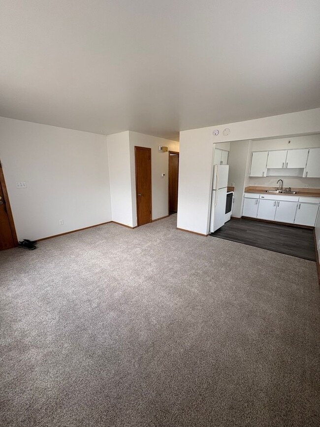 8641 W Lapham St in West Allis, WI - Building Photo - Building Photo