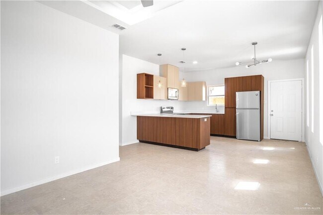 12 N Alexandrite Ave in Edinburg, TX - Building Photo - Building Photo