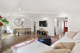 435 Alberto Way, Unit 2 in Los Gatos, CA - Building Photo - Building Photo
