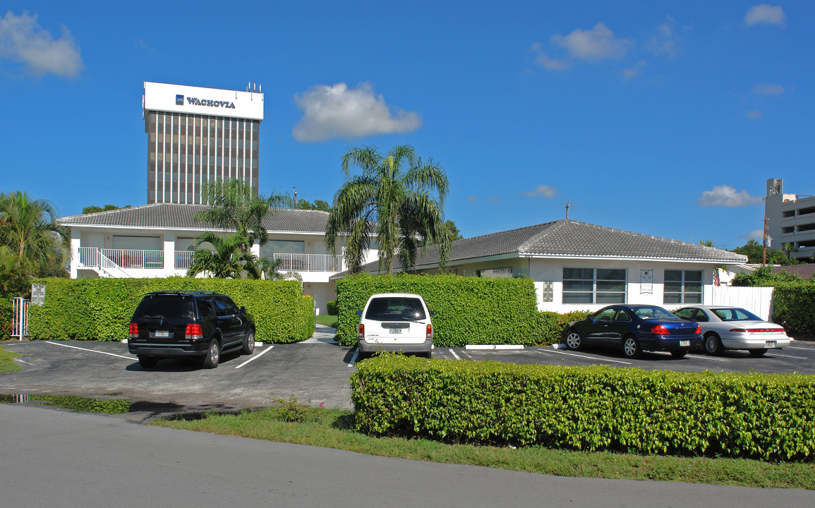 Roses Cottages in Fort Lauderdale, FL - Building Photo