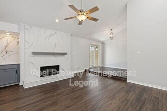 6646 E Lovers Ln in Dallas, TX - Building Photo - Building Photo
