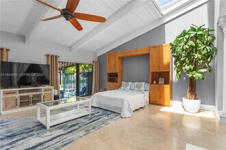 2665 Parkview Dr S in Hallandale Beach, FL - Foto de edificio - Building Photo