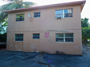 737 NW 1st St in Miami, FL - Building Photo - Building Photo