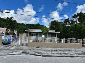 261 NW 49th St in Miami, FL - Building Photo - Building Photo