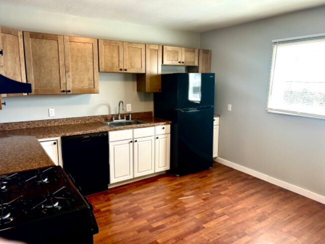 413 6th Ave in Elizabeth, PA - Building Photo - Building Photo