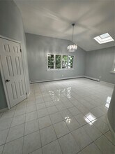158 Farmers Ave in Lindenhurst, NY - Building Photo - Building Photo