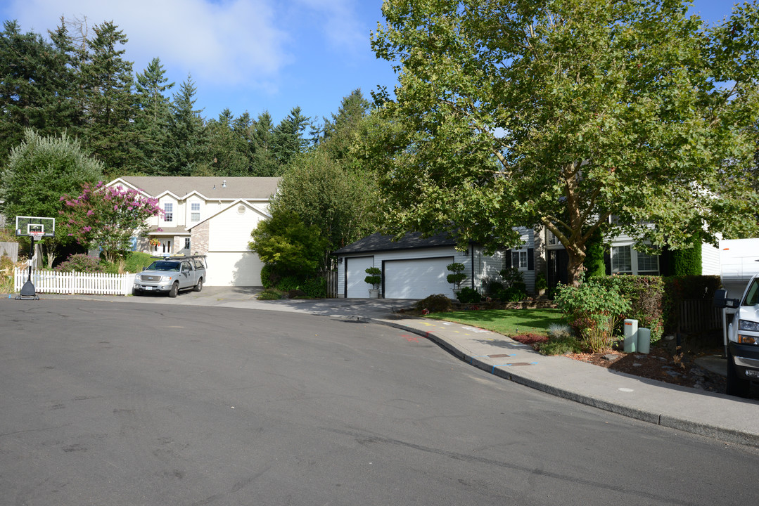 SW 24th in Troutdale, OR - Foto de edificio