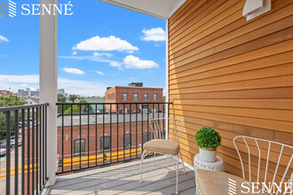 7 Ward St, Unit 402 in Somerville, MA - Building Photo - Building Photo