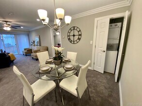 65 Westwood Dr in Westbury, NY - Building Photo - Building Photo