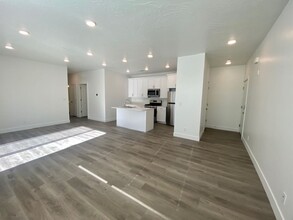 5801 S Garnet Dr in Saint George, UT - Foto de edificio - Building Photo