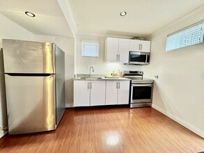 1088 Dunlop Ave in Burnaby, BC - Building Photo - Building Photo