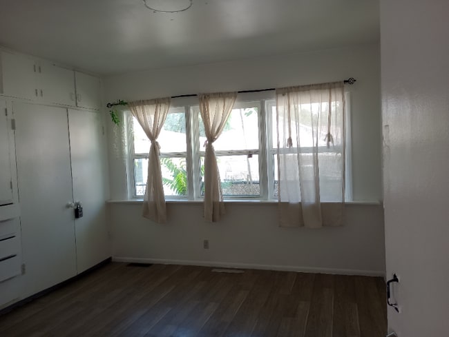 property at 871 E Franklin Ave
