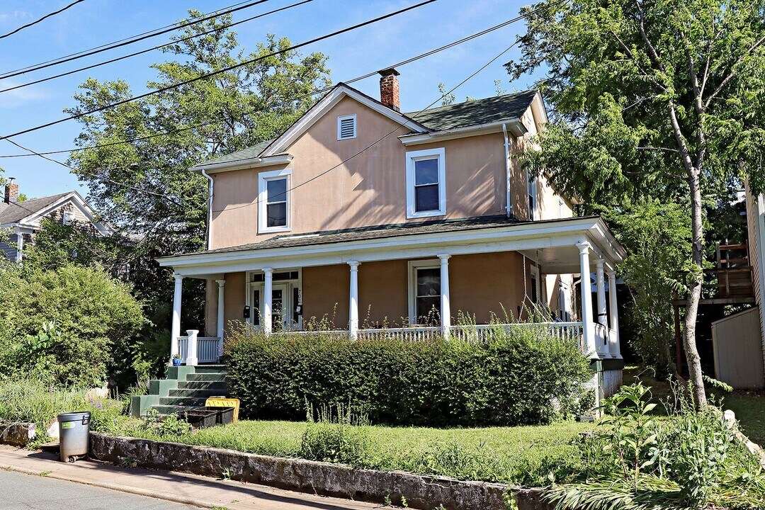 702 Graves St in Charlottesville, VA - Building Photo