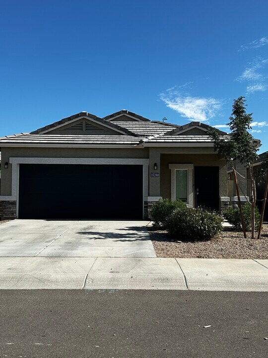 35288 W San Alvarez Ave in Maricopa, AZ - Building Photo