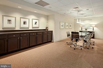 880 N Pollard St-Unit -926 in Arlington, VA - Foto de edificio - Building Photo