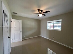 946 Laurel Dr in Lake Park, FL - Building Photo - Building Photo