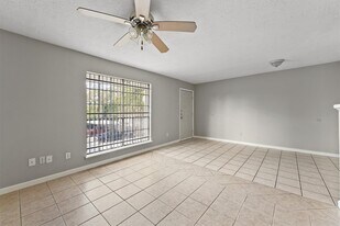 8342 Baker Dr in Houston, TX - Building Photo