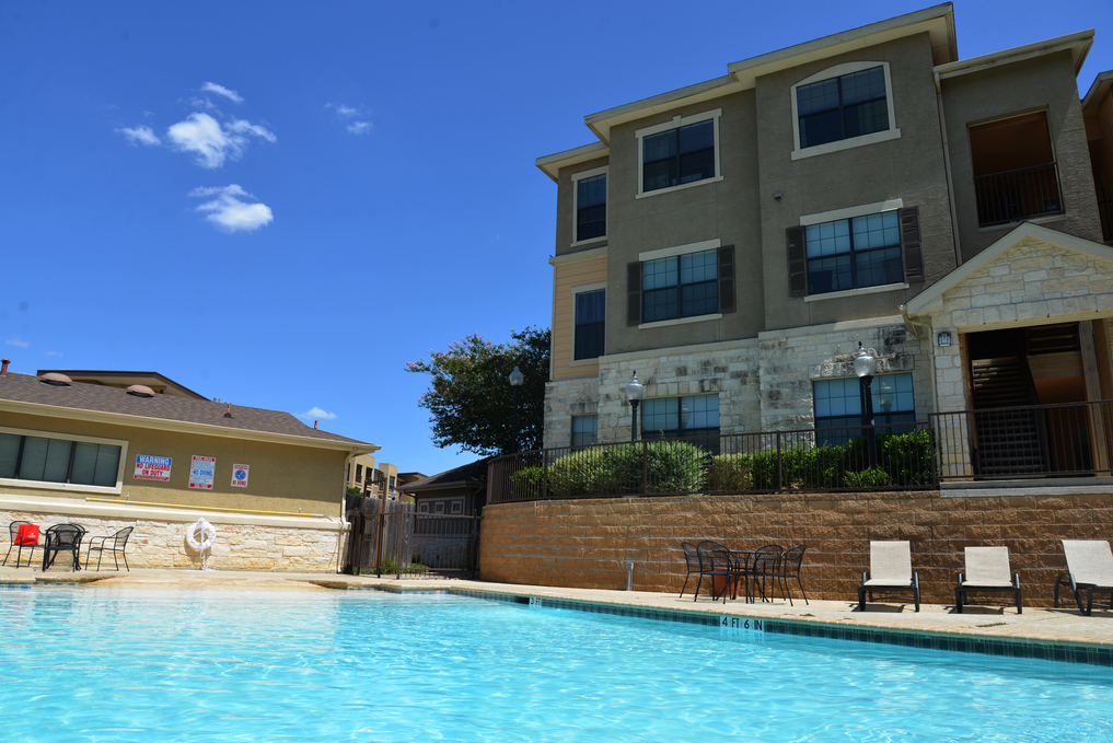 Stonehouse Apartment Homes in San Antonio, TX - Building Photo