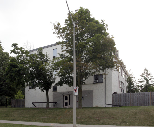 1066 Falgarwood Dr in Oakville, ON - Building Photo - Primary Photo