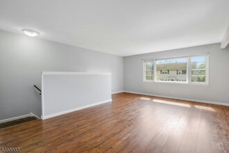 238 Lakewood Dr in Bloomfield, NJ - Building Photo - Building Photo