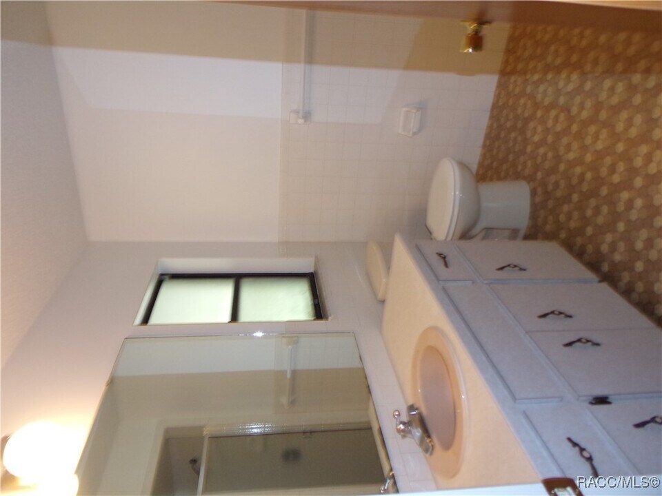 100 E Knightsbridge Pl in Lecanto, FL - Building Photo