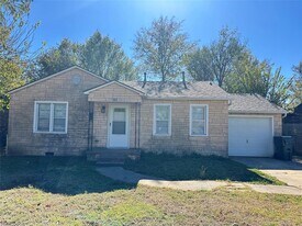 110 E Dale St in Norman, OK - Building Photo