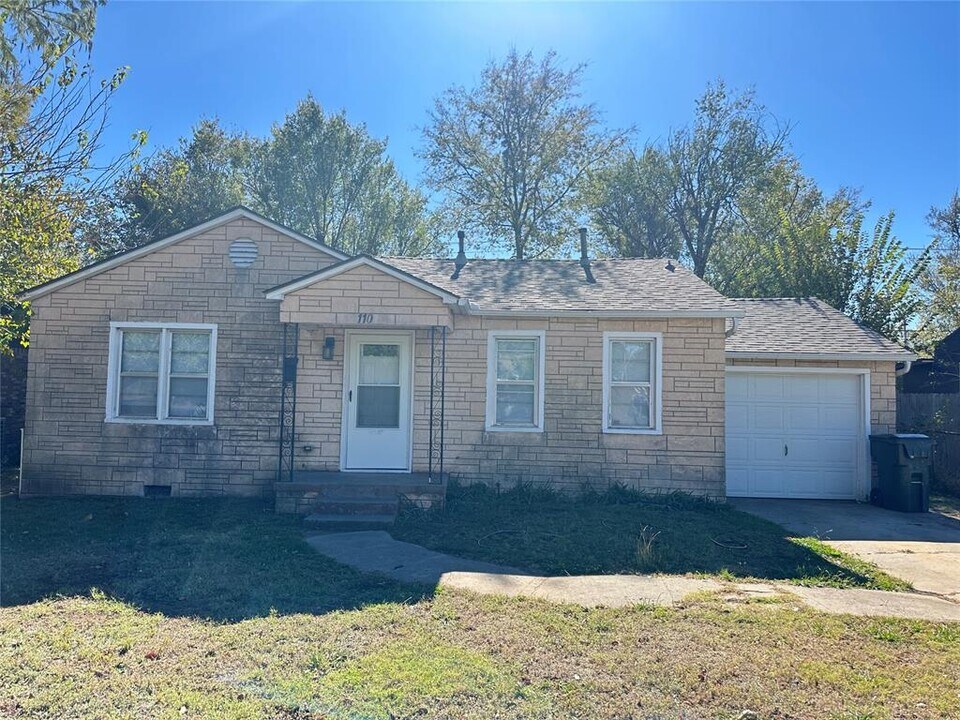 110 E Dale St in Norman, OK - Building Photo