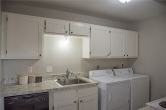 700 Navarro Dr, Unit A in College Station, TX - Foto de edificio - Building Photo