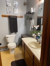 211 S Spring St, Unit 3 in Beaver Dam, WI - Foto de edificio - Building Photo